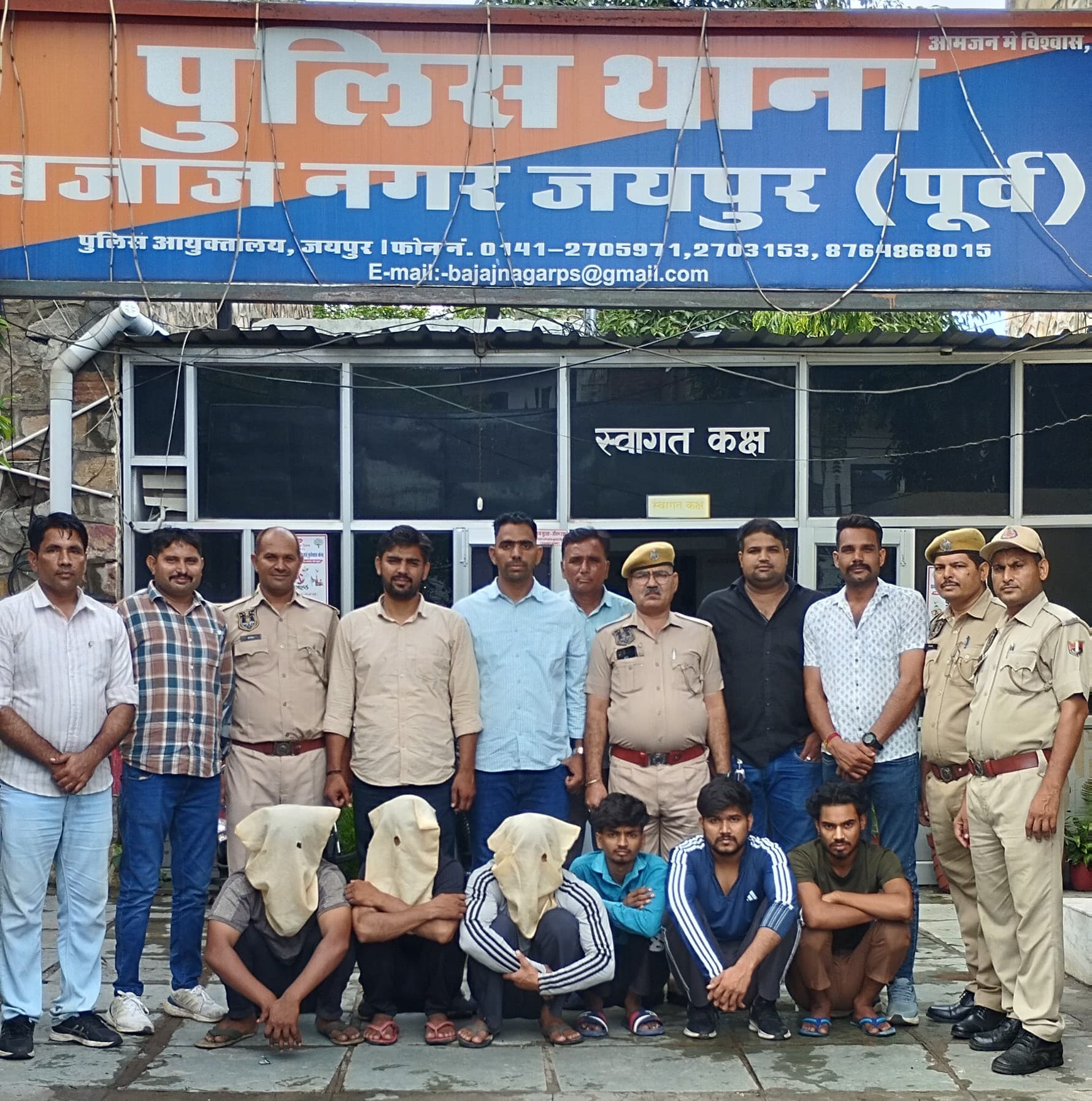 ज्वेलरी शोरूम में लूट का प्रयास करने वाली गाजियाबाद गैंग का पर्दाफाश ज्वेलरी शोरूम में लूट का प्रयास करने वाली गाजियाबाद गैंग का पर्दाफाश