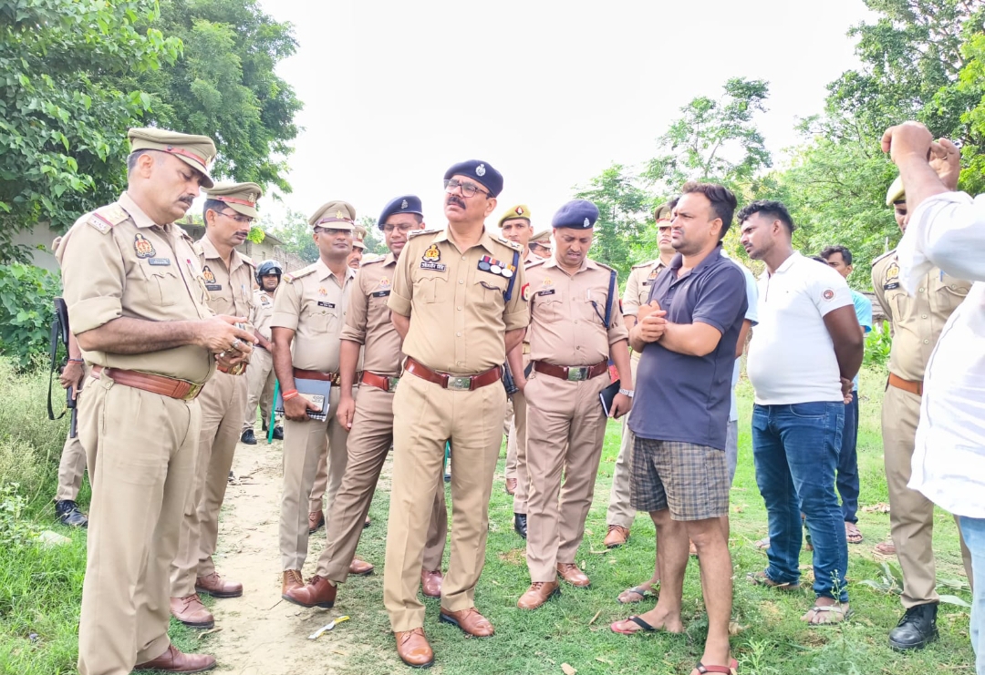 घटना स्थल पर पुलिस घटना स्थल पर पुलिस