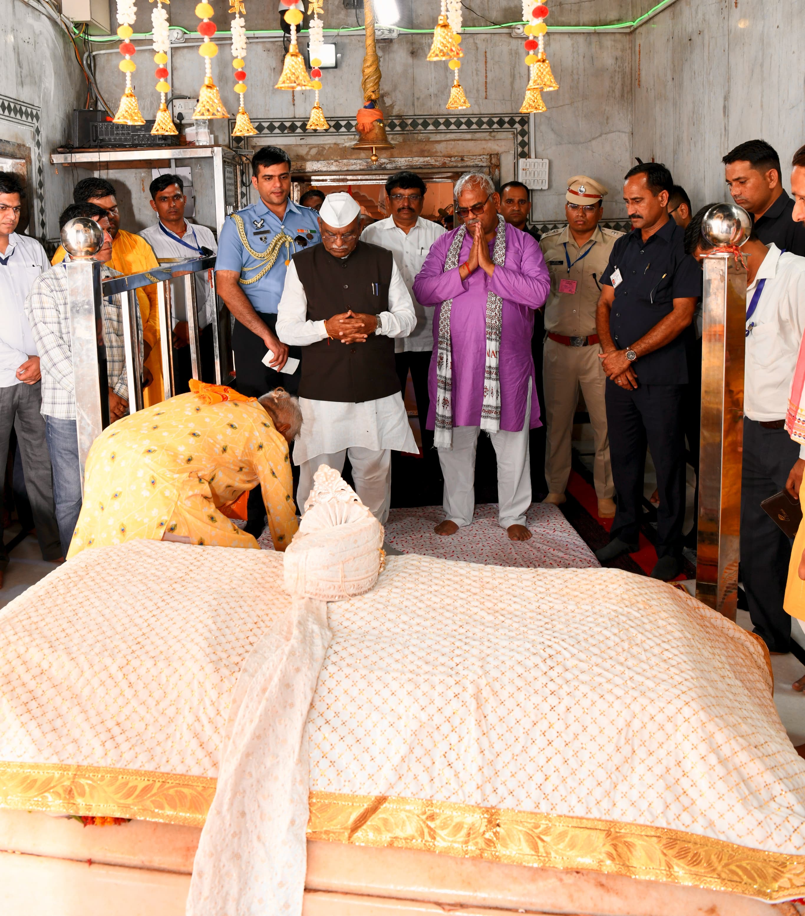 पूजा अर्चना कर सबके मंगल की कामना की पूजा अर्चना कर सबके मंगल की कामना की
