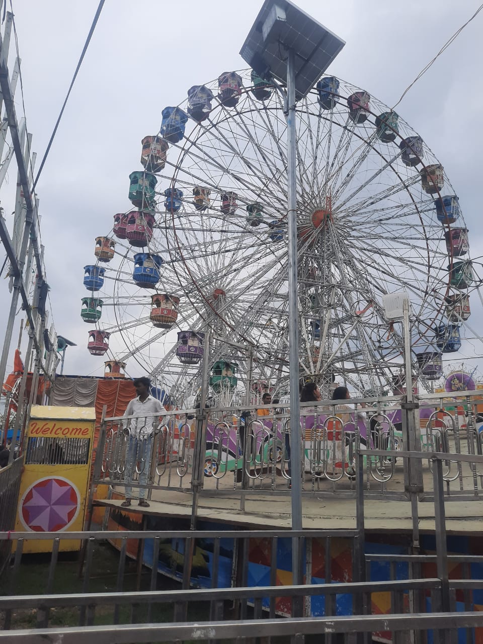 मेला लगा तरह-तरह का झूला मेला लगा तरह-तरह का झूला