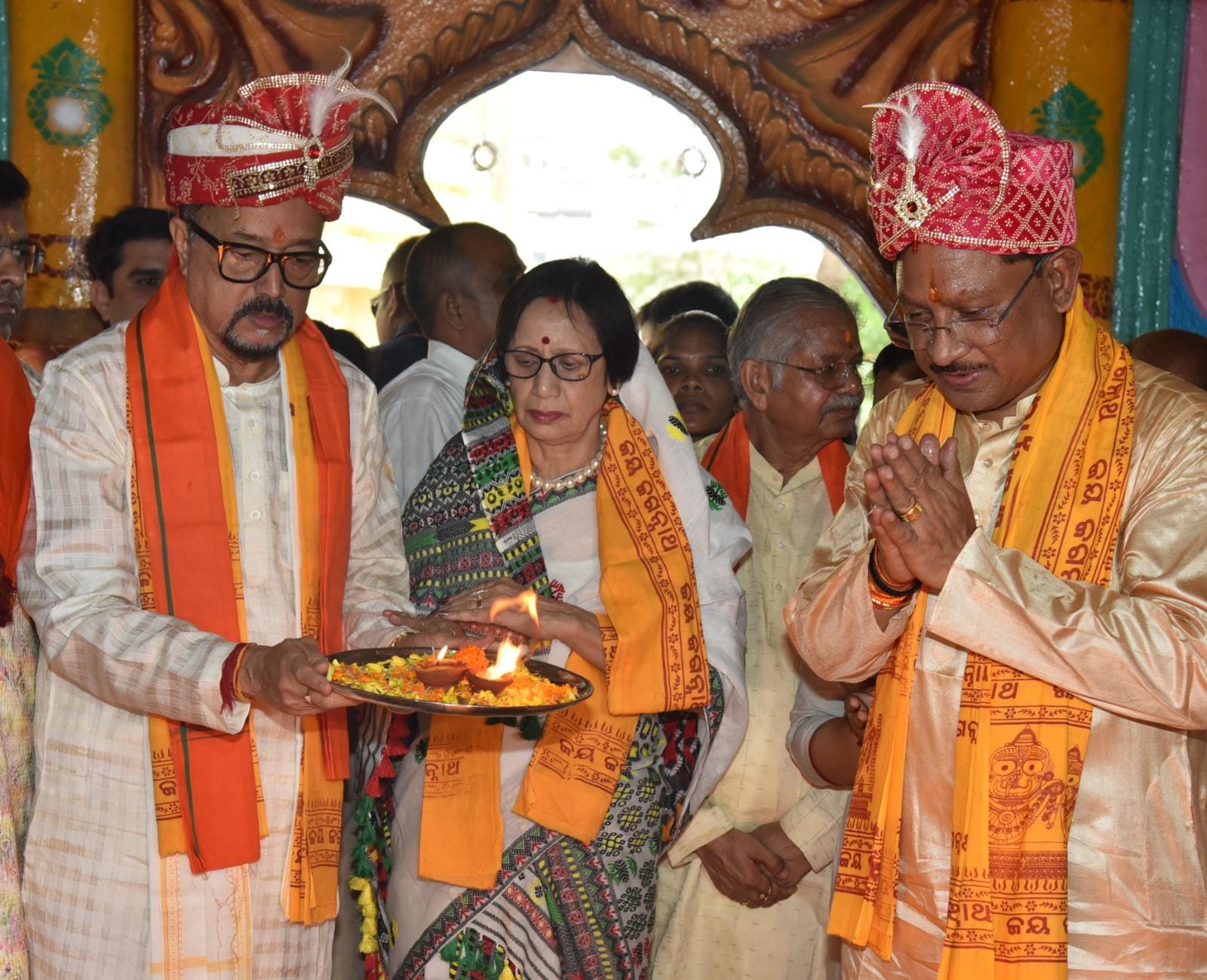 (अपडेट) रथयात्रा महोत्सव : राज्यपाल और मुख्यमंत्री ने सोने की झाड़ू से छेरापहरा की रस्म निभाई (अपडेट) रथयात्रा महोत्सव : राज्यपाल और मुख्यमंत्री ने सोने की झाड़ू से छेरापहरा की रस्म निभाई