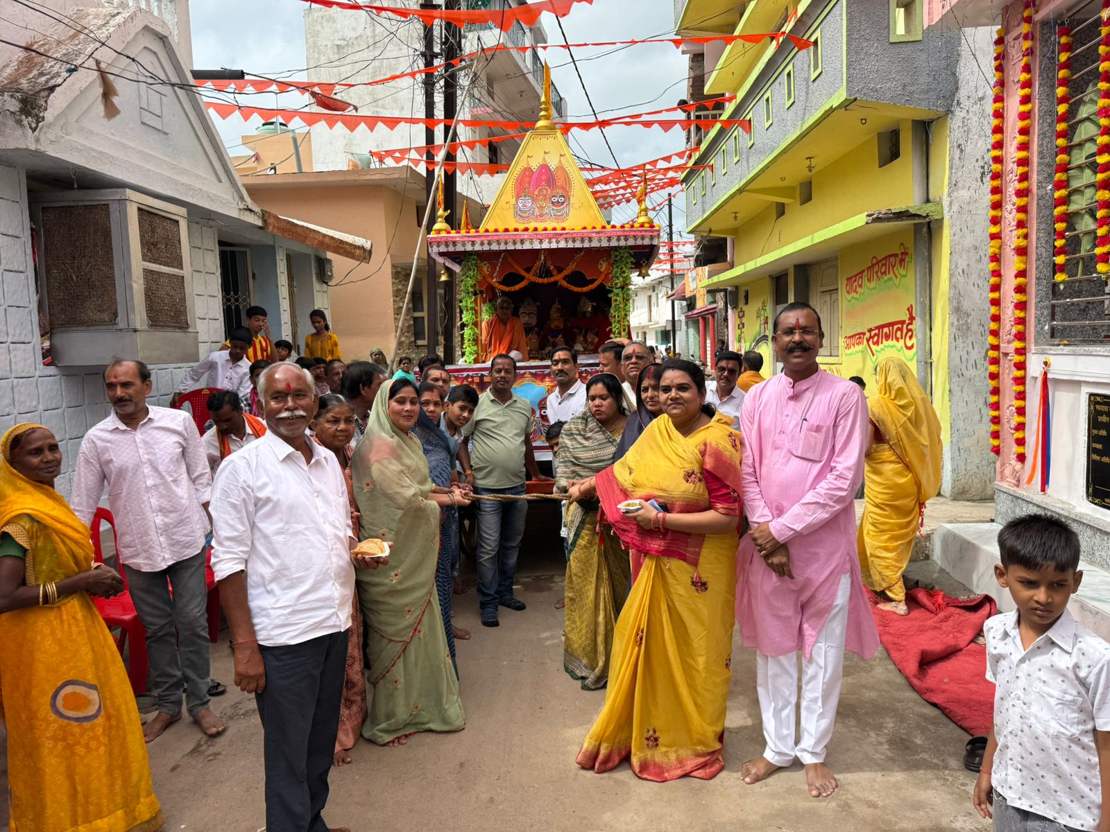 रथयात्रा में शामिल हुई कुरुद नपं ज्योति चंद्राकर। रथयात्रा में शामिल हुई कुरुद नपं ज्योति चंद्राकर।