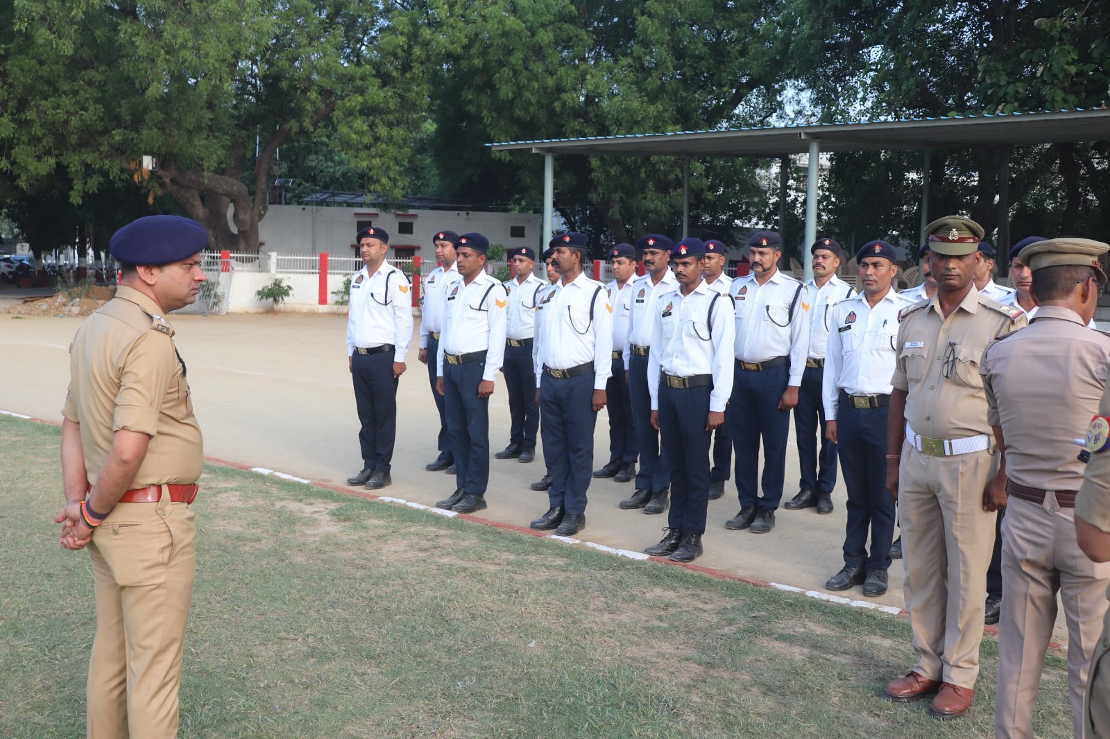 वरिष्ठ पुलिस अधीक्षक सतपाल अंतिल ने साप्ताहिक परेड का निरीक्षण कर ली सलामी वरिष्ठ पुलिस अधीक्षक सतपाल अंतिल ने साप्ताहिक परेड का निरीक्षण कर ली सलामी