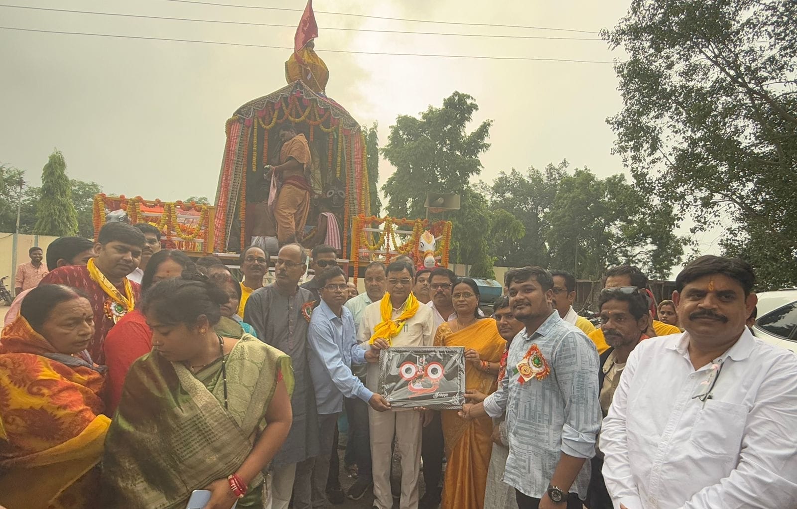 कोरबा : उद्योग मंत्री लखन लाल देवांगन दादर खुर्द, बालको नगर और खरमोरा के रथ यात्रा में हुए सम्मिलित कोरबा : उद्योग मंत्री लखन लाल देवांगन दादर खुर्द, बालको नगर और खरमोरा के रथ यात्रा में हुए सम्मिलित