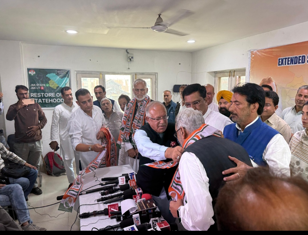 ताज, सरूरी, फारूक मीर कांग्रेस में शामिल, कांग्रेस छोड़ने पर जताया खेद ताज, सरूरी, फारूक मीर कांग्रेस में शामिल, कांग्रेस छोड़ने पर जताया खेद