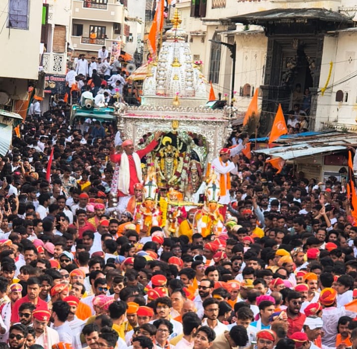 उदयपुर में 21 तोपों की सलामी के साथ नगर भ्रमण को निकले भगवान श्रीजगन्नाथ उदयपुर में 21 तोपों की सलामी के साथ नगर भ्रमण को निकले भगवान श्रीजगन्नाथ