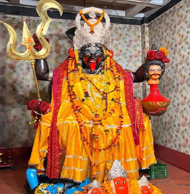 मुख्यमंत्री मोहन ने बीजासन मंदिर में विराजमान माँ काली को नमन किया मुख्यमंत्री मोहन ने बीजासन मंदिर में विराजमान माँ काली को नमन किया