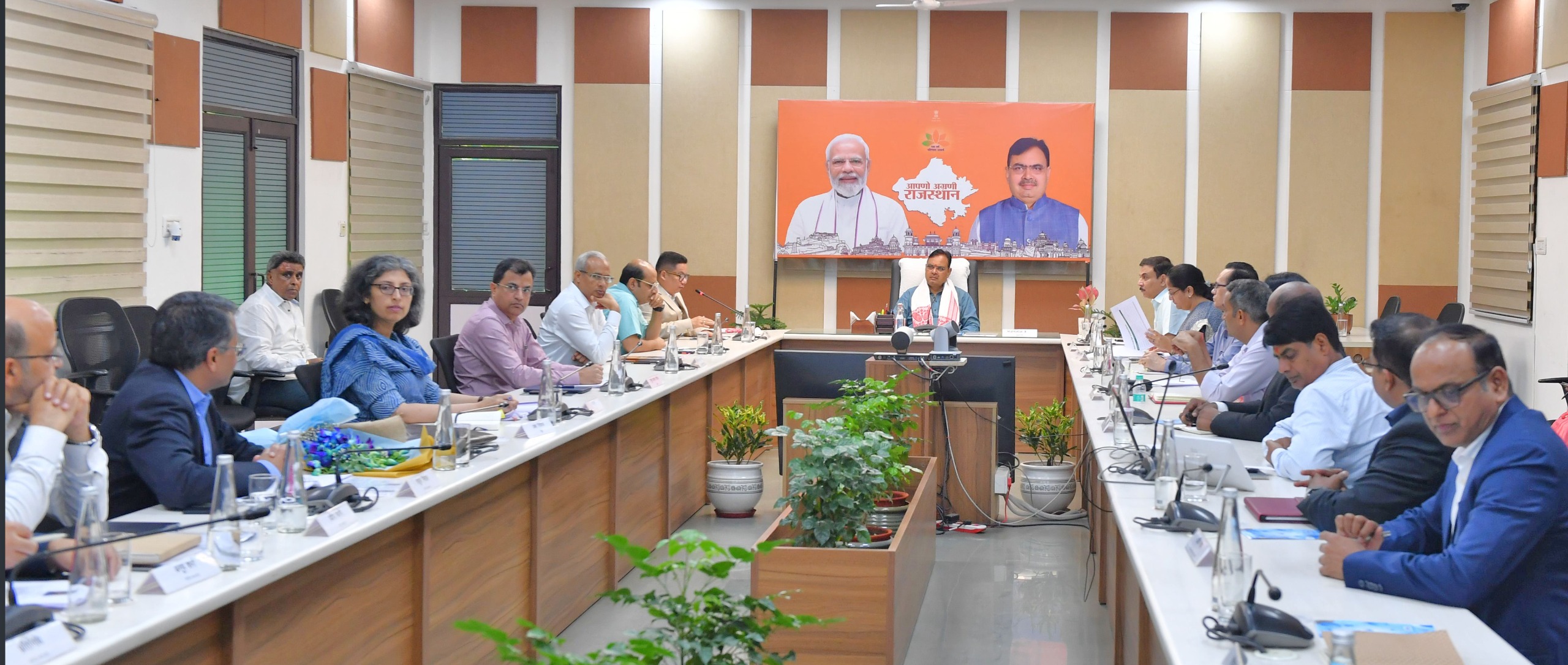 मुख्यमंत्री भजनलाल शर्मा अधिकारियों की बैठक लेते हुए मुख्यमंत्री भजनलाल शर्मा अधिकारियों की बैठक लेते हुए