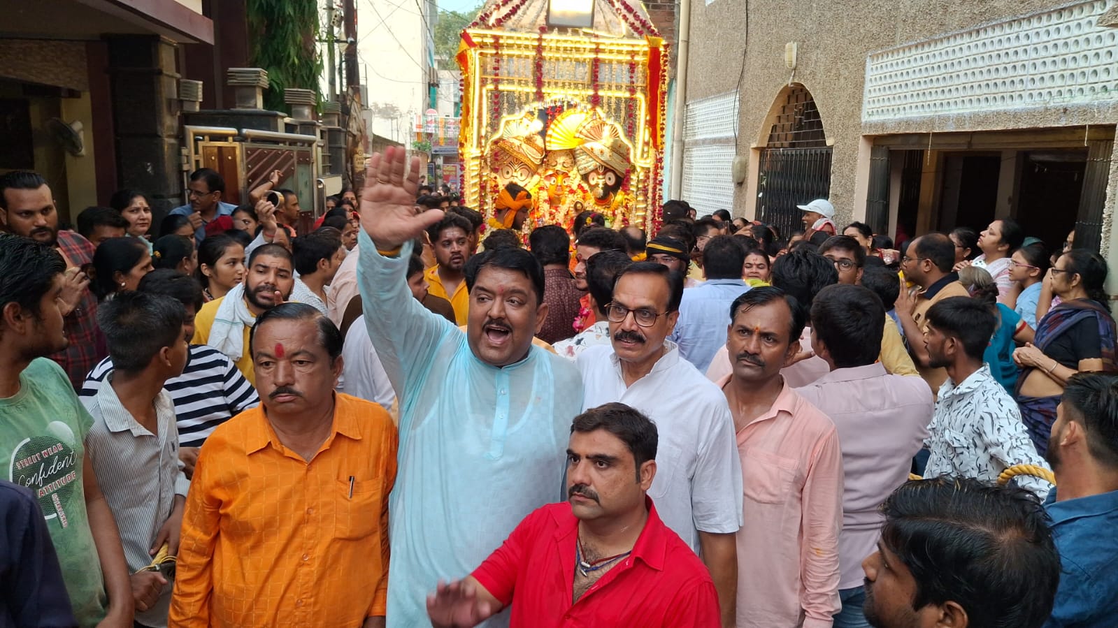 जगन्नाथ रथयात्रा में उमड़ी श्रद्धालुओं की भीड़