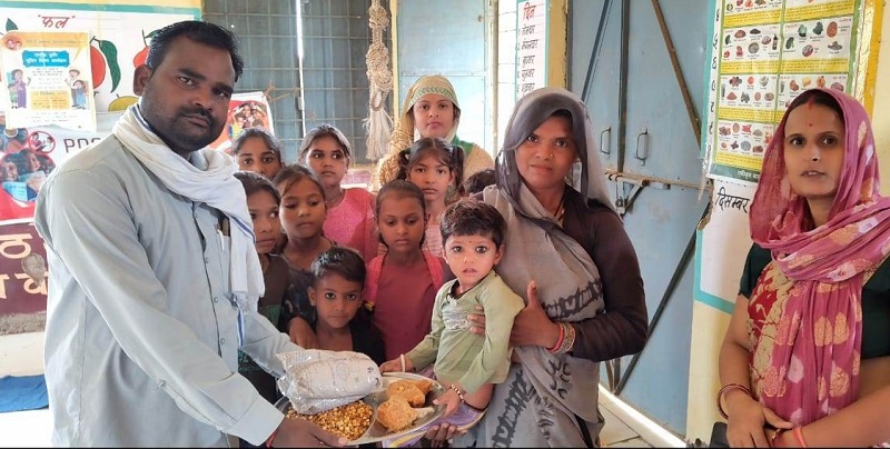 ग्वालियरः सरपंचों ने 292 कुपोषित बच्चों को पोषित करने की जिम्मेदारी ली ग्वालियरः सरपंचों ने 292 कुपोषित बच्चों को पोषित करने की जिम्मेदारी ली