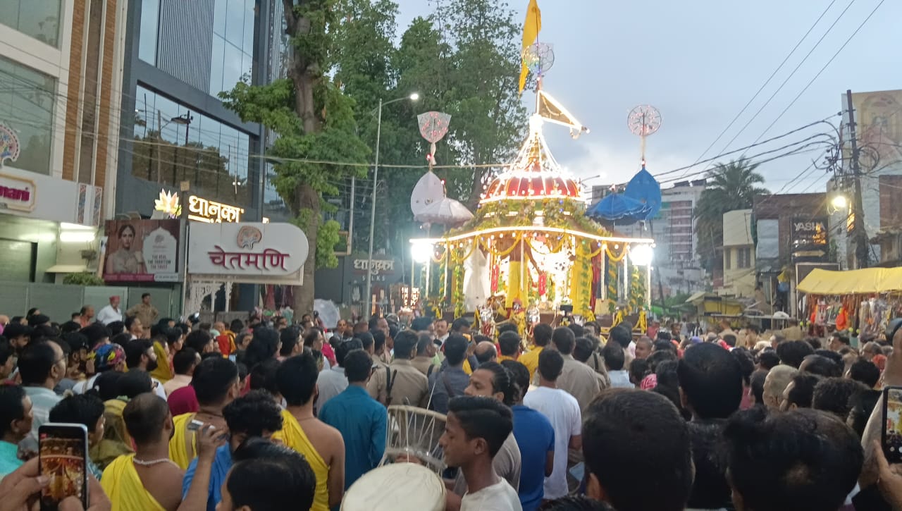 रथयात्रा मेले में श्रद्धालु रथयात्रा मेले में श्रद्धालु