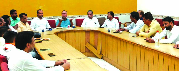 बैठक के दौरान बैठक के दौरान