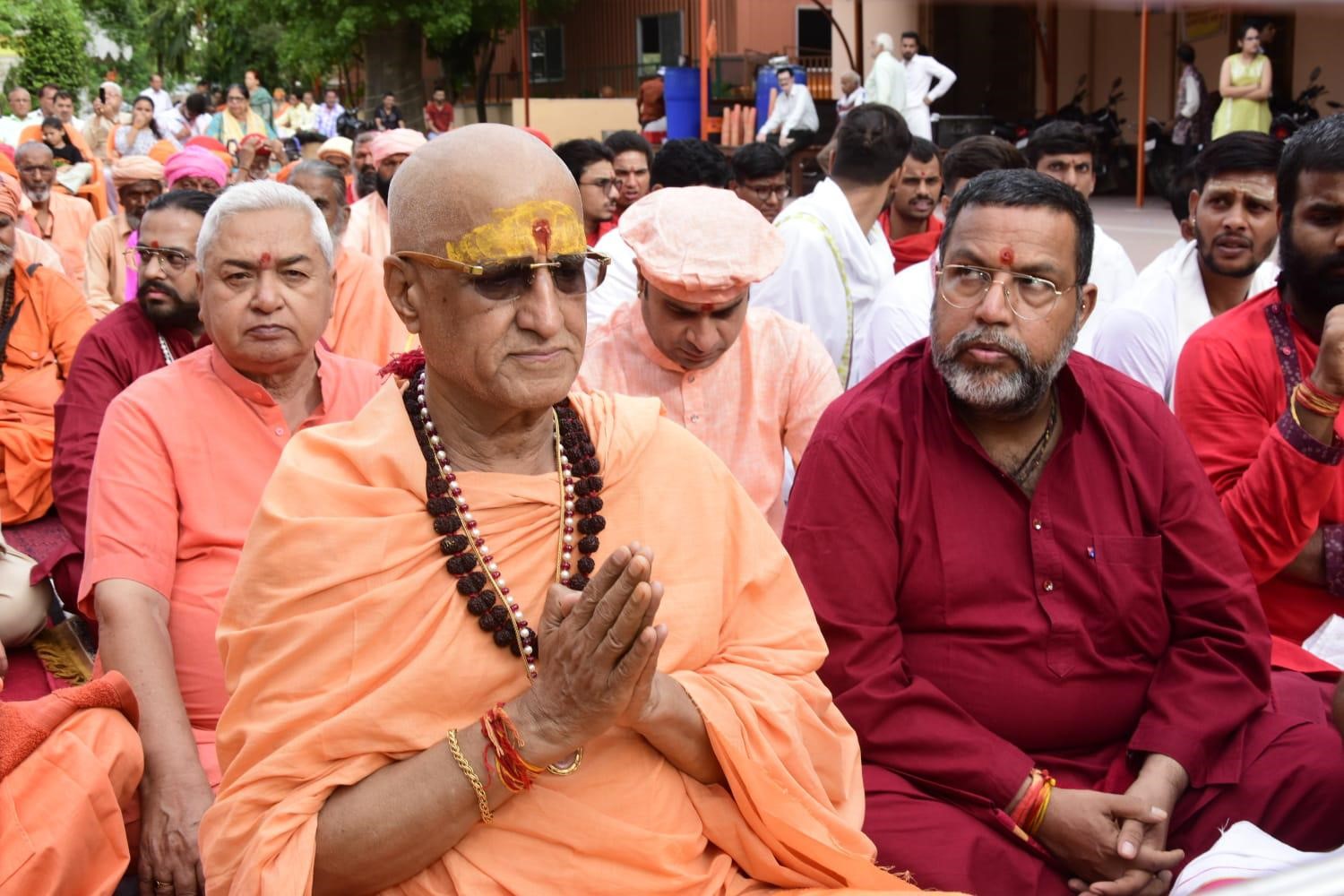 धर्मध्वजा स्थापना के साथ हरि शेवा उदासीन आश्रम में वर्सी उत्सव का उल्लासपूर्ण आयोजन धर्मध्वजा स्थापना के साथ हरि शेवा उदासीन आश्रम में वर्सी उत्सव का उल्लासपूर्ण आयोजन