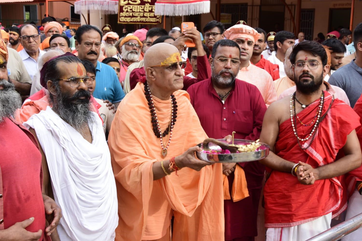 धर्मध्वजा स्थापना के साथ हरि शेवा उदासीन आश्रम में वर्सी उत्सव का उल्लासपूर्ण आयोजन धर्मध्वजा स्थापना के साथ हरि शेवा उदासीन आश्रम में वर्सी उत्सव का उल्लासपूर्ण आयोजन