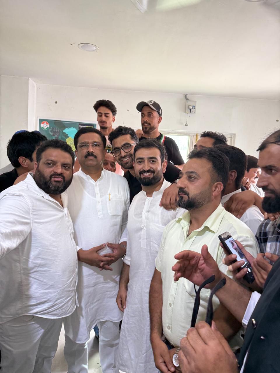 कांग्रेस किसान कांग्रेस अध्यक्ष भरत प्रिय ने सीमावर्ती किसानों के साथ डॉ. सईद नसीर हुसैन से की मुलाकात कांग्रेस किसान कांग्रेस अध्यक्ष भरत प्रिय ने सीमावर्ती किसानों के साथ डॉ. सईद नसीर हुसैन से की मुलाकात