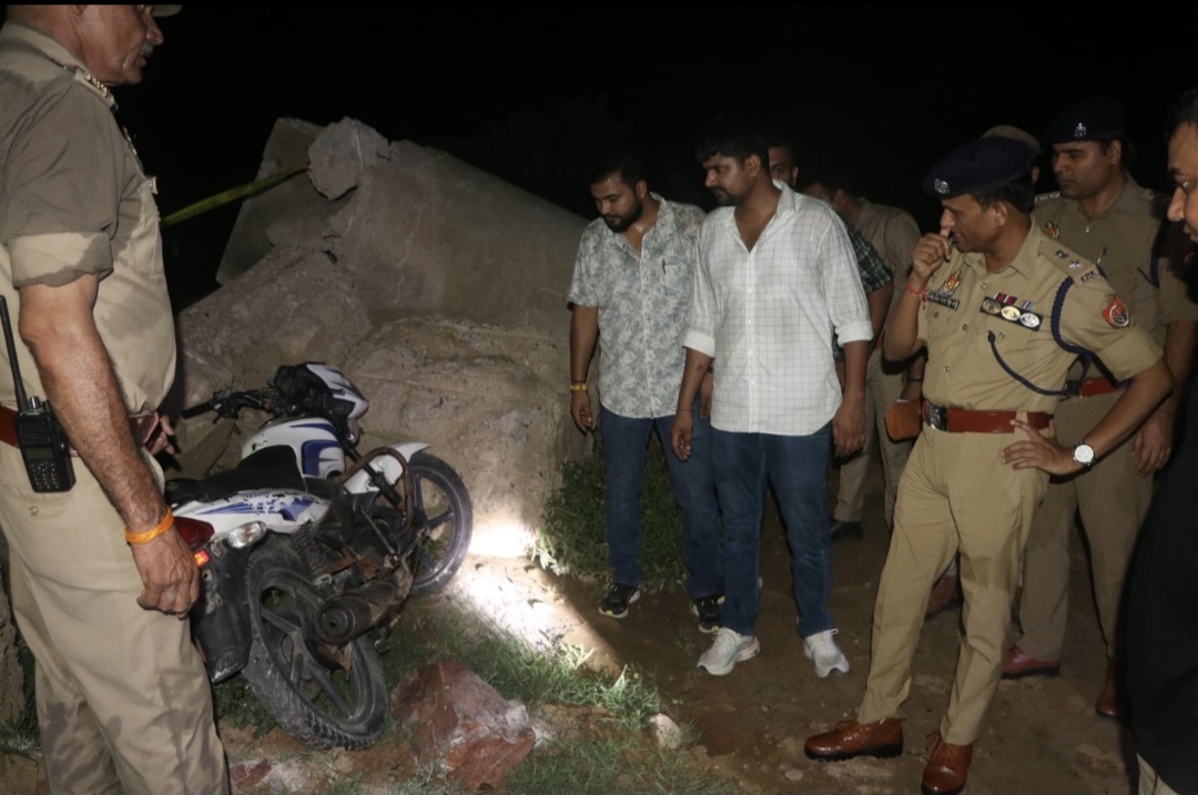 मुठभेड़ के बाद दबोचा डीएम के ड्राईवर की बेटी का हत्यारोपित मुठभेड़ के बाद दबोचा डीएम के ड्राईवर की बेटी का हत्यारोपित