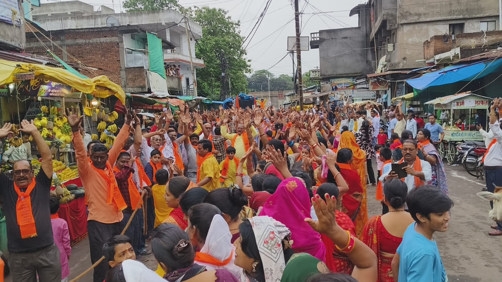 श्रद्धालुओं की भीड श्रद्धालुओं की भीड