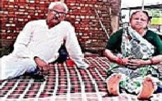 old husband and wife- Ramnagar old husband and wife- Ramnagar