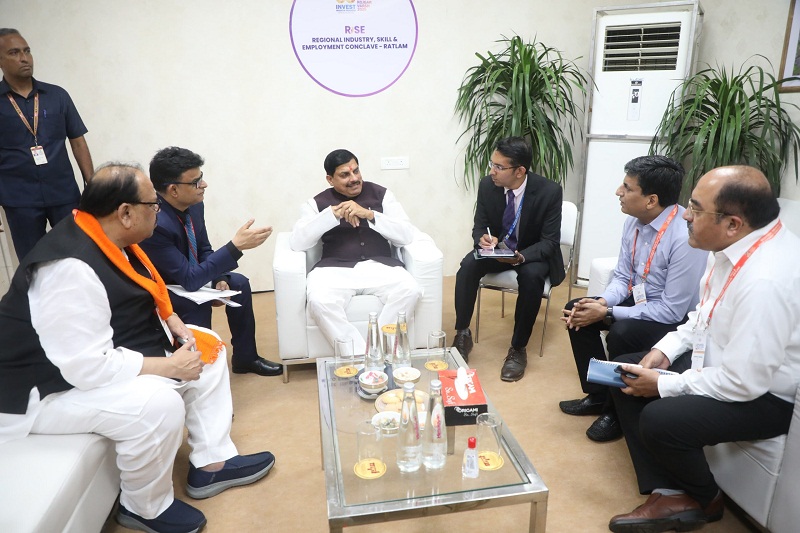 एमपी राइज 2025 कॉन्क्लेव: मुख्यमंत्री डॉ. यादव ने 15 प्रमुख उद्योगपतियों से की वन-टू-वन चर्चा एमपी राइज 2025 कॉन्क्लेव: मुख्यमंत्री डॉ. यादव ने 15 प्रमुख उद्योगपतियों से की वन-टू-वन चर्चा