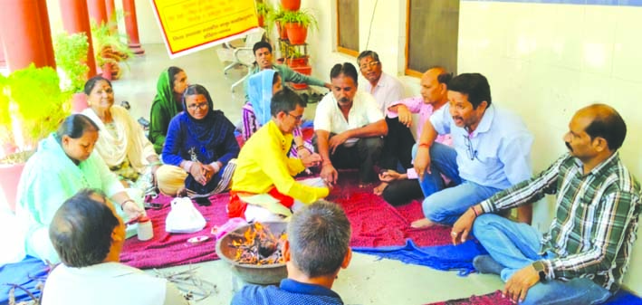 बुद्धि, शुद्धि यज्ञ करते हुए बुद्धि, शुद्धि यज्ञ करते हुए