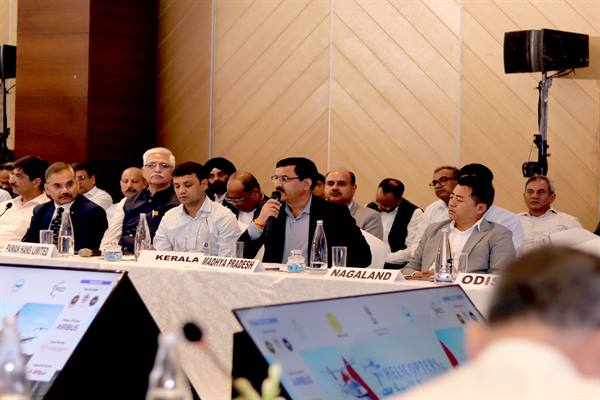 पुणे में ‘हेलीकॉपटर्स एवं स्माल एयरक्राफ्ट्स समिट’ हुई पुणे में ‘हेलीकॉपटर्स एवं स्माल एयरक्राफ्ट्स समिट’ हुई