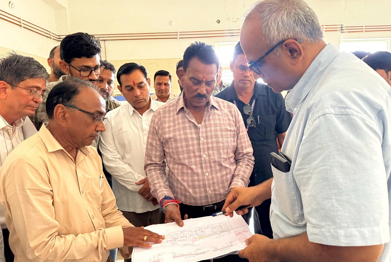 इंदौरः मंत्री सिलावट ने कनाड़िया सिविल अस्पताल निर्माण कार्य का किया निरीक्षण इंदौरः मंत्री सिलावट ने कनाड़िया सिविल अस्पताल निर्माण कार्य का किया निरीक्षण