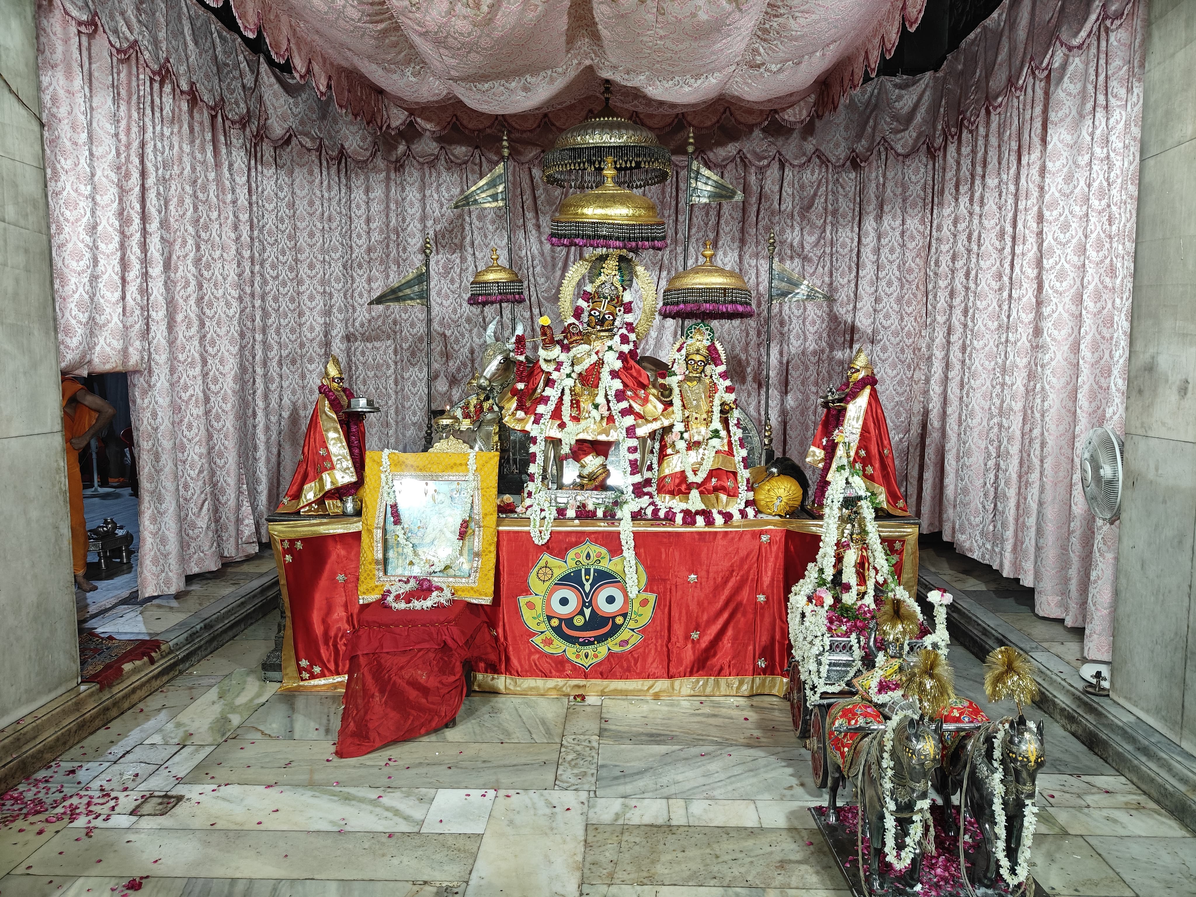 रथयात्रा महोत्सव: गोविंद देवजी मंदिर में चांदी के रथ पर विराजे गौर गोविंद श्री रथयात्रा महोत्सव: गोविंद देवजी मंदिर में चांदी के रथ पर विराजे गौर गोविंद श्री