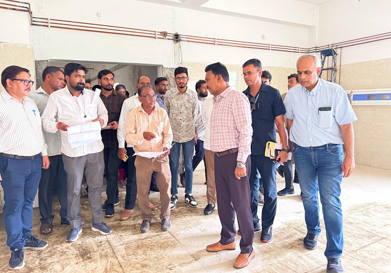 इंदौरः मंत्री सिलावट ने कनाड़िया सिविल अस्पताल निर्माण कार्य का किया निरीक्षण इंदौरः मंत्री सिलावट ने कनाड़िया सिविल अस्पताल निर्माण कार्य का किया निरीक्षण