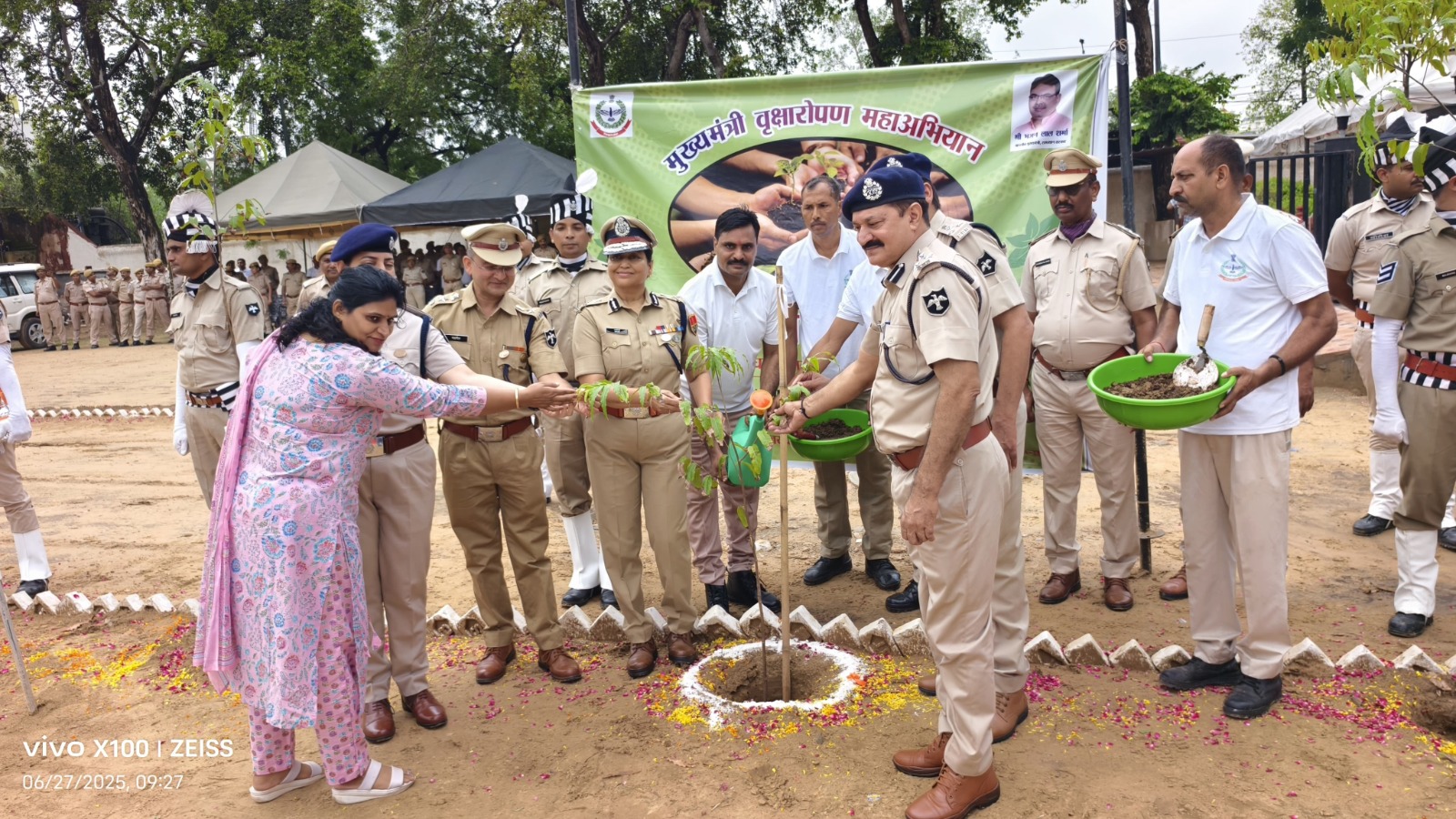 गृह रक्षा प्रशिक्षण केन्द्र जयपुर में लगाये 200 पौधे गृह रक्षा प्रशिक्षण केन्द्र जयपुर में लगाये 200 पौधे