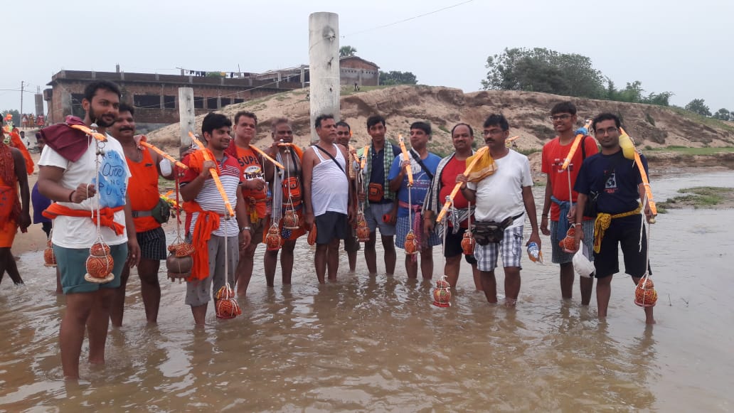 शंकर मंडल के कांवड यात्रा की फाइल फोटो शंकर मंडल के कांवड यात्रा की फाइल फोटो