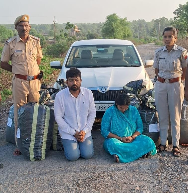 डोडा चूरा तस्करी के मामले में गिरफ्तार आरोपित। डोडा चूरा तस्करी के मामले में गिरफ्तार आरोपित।