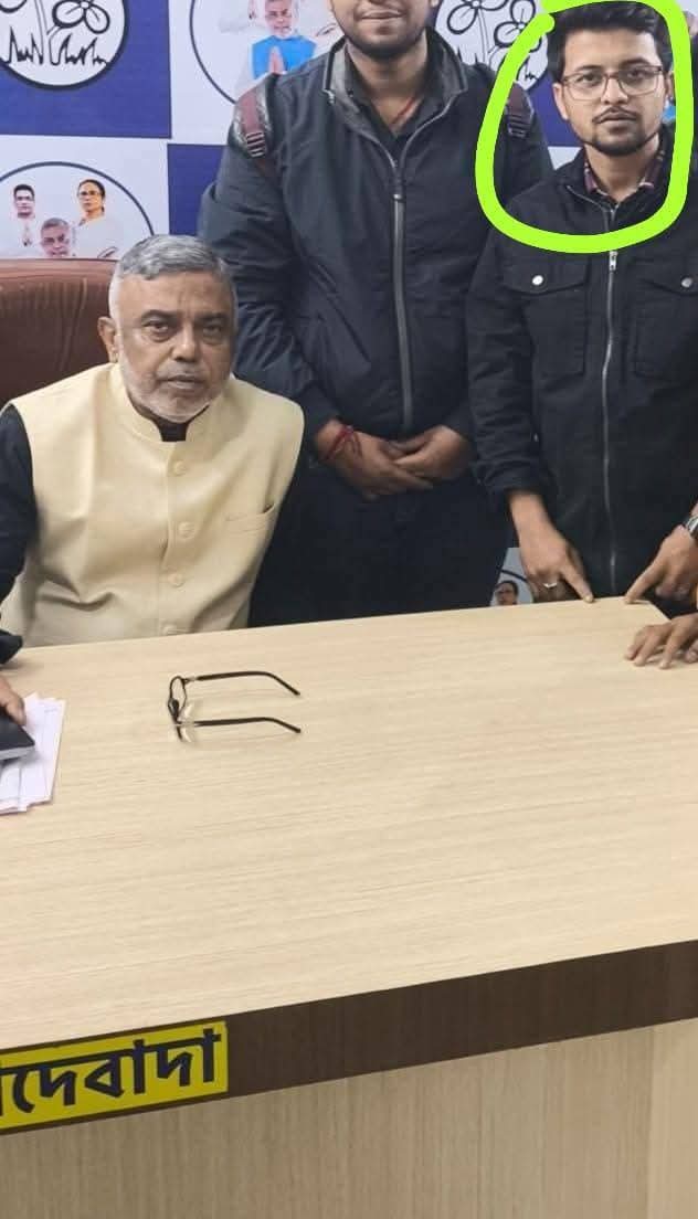 तृणमूल नेताओं के साथ मनोजित तृणमूल नेताओं के साथ मनोजित