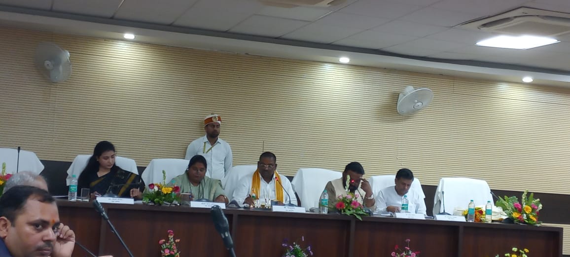 उत्तर प्रदेश विधानमंडल के सदस्यों की बैठक उत्तर प्रदेश विधानमंडल के सदस्यों की बैठक