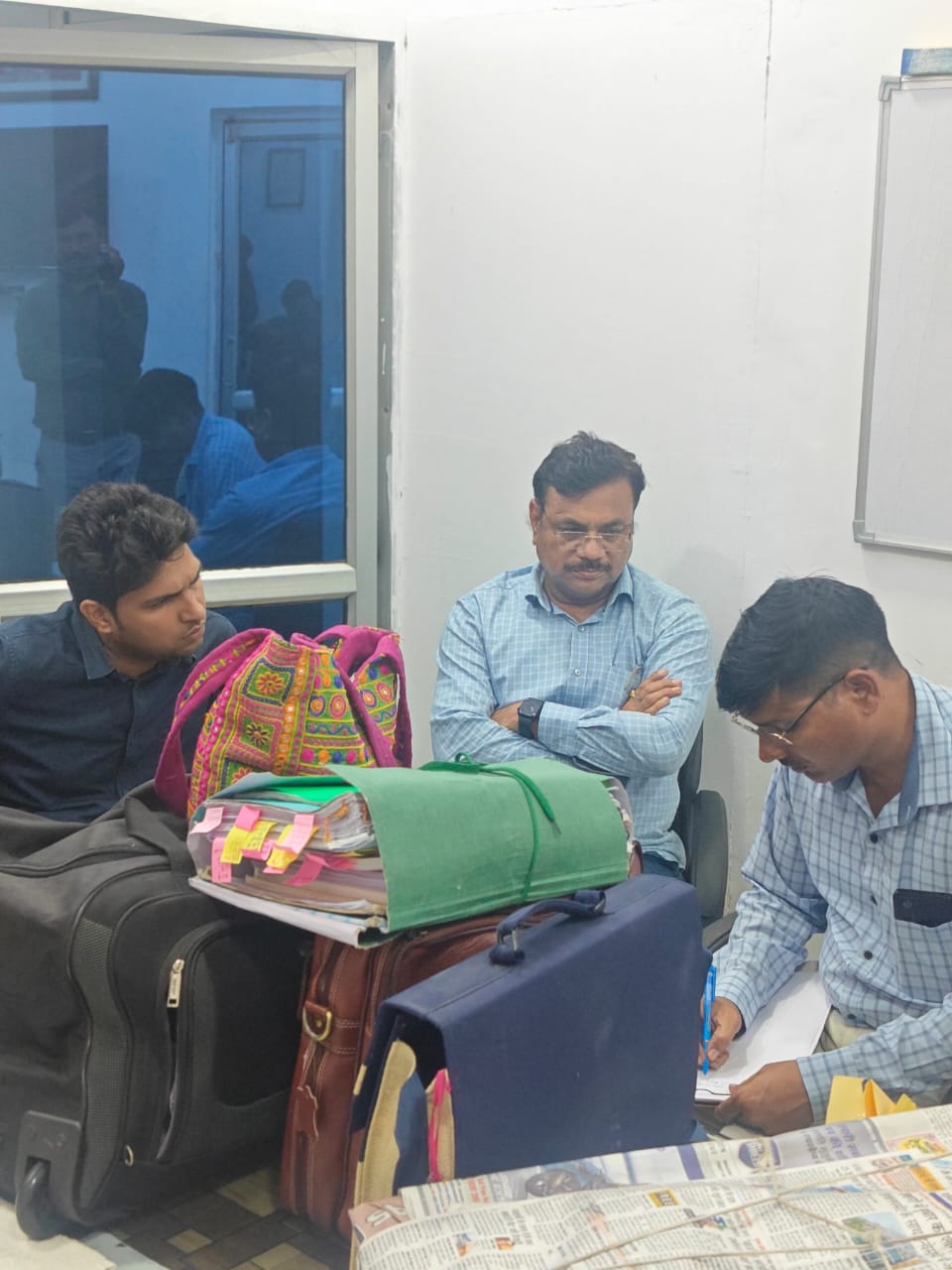 एसीबी के अतिरिक्त पुलिस अधीक्षक के घर की तलाशी में मिली 40 लाख से अधिक रुपए की नगदी एसीबी के अतिरिक्त पुलिस अधीक्षक के घर की तलाशी में मिली 40 लाख से अधिक रुपए की नगदी