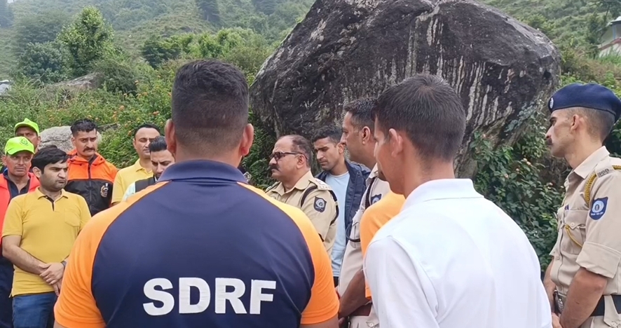 राहत कार्यों में एसडीआरएफ की टीम
