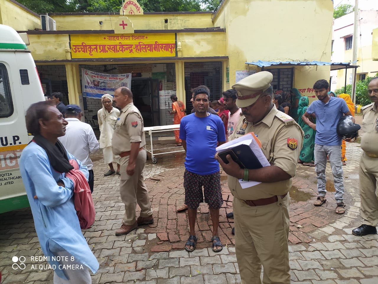 हलिया प्राथमिक स्वास्थ्य केंद्र पर मौत के बाद शिनाख्त करने में जुटी पुलिस हलिया प्राथमिक स्वास्थ्य केंद्र पर मौत के बाद शिनाख्त करने में जुटी पुलिस