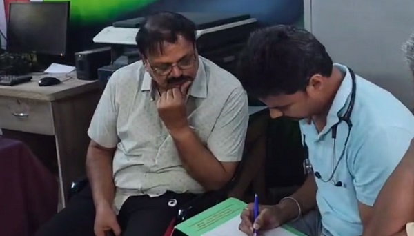 रिटायरमेंट के 2 दिन पहले कृषि विस्तार अधिकारी 50 हजार रूपए की रिश्वत लेते हुए गिरफ्तार रिटायरमेंट के 2 दिन पहले कृषि विस्तार अधिकारी 50 हजार रूपए की रिश्वत लेते हुए गिरफ्तार