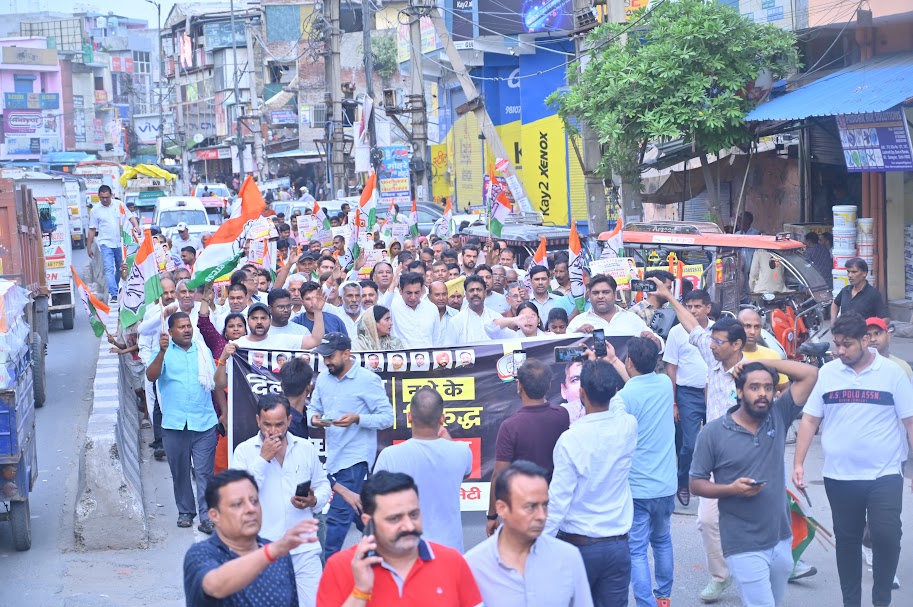दिल्ली में ‘‘कांग्रेस का युद्ध-नशे और अपराध के विरुद्ध’’ अभियान का शनिवार को नेतृत्व करते दिल्ली प्रदेश कांग्रेस कमेटी के अध्यक्ष देवेंद्र यादव दिल्ली में ‘‘कांग्रेस का युद्ध-नशे और अपराध के विरुद्ध’’ अभियान का शनिवार को नेतृत्व करते दिल्ली प्रदेश कांग्रेस कमेटी के अध्यक्ष देवेंद्र यादव