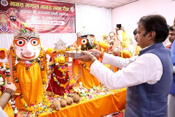 सनातन परंपरा और धार्मिक उत्सवों से ही भावी पीढ़ी सुखी होगी : उप मुख्यमंत्री शुक्ल सनातन परंपरा और धार्मिक उत्सवों से ही भावी पीढ़ी सुखी होगी : उप मुख्यमंत्री शुक्ल