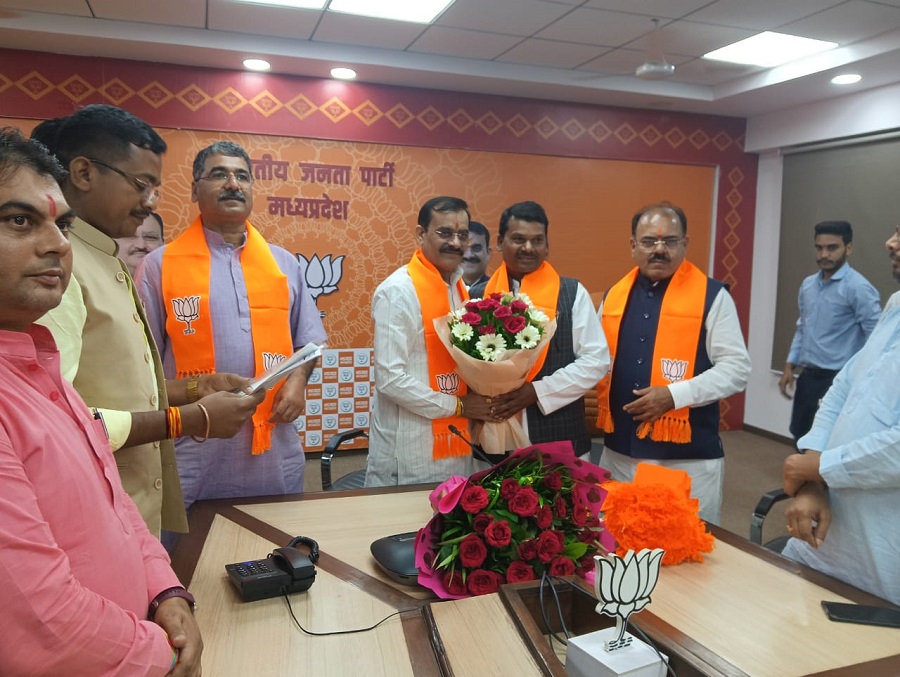 जयस पार्टी के प्रदेश सचिव सरठिया सहित जनप्रतिनिधियों ने ली भाजपा की सदस्यता जयस पार्टी के प्रदेश सचिव सरठिया सहित जनप्रतिनिधियों ने ली भाजपा की सदस्यता