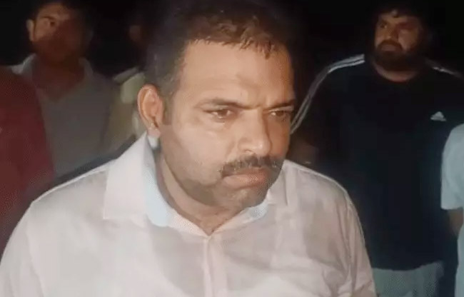 क्राइम ब्रांच सेक्टर-7 के प्रभारी अजय धनखड़ मामले की जानकारी देते हुए क्राइम ब्रांच सेक्टर-7 के प्रभारी अजय धनखड़ मामले की जानकारी देते हुए