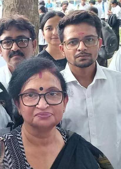 तृणमूल नेताओं के साथ मनोजित तृणमूल नेताओं के साथ मनोजित
