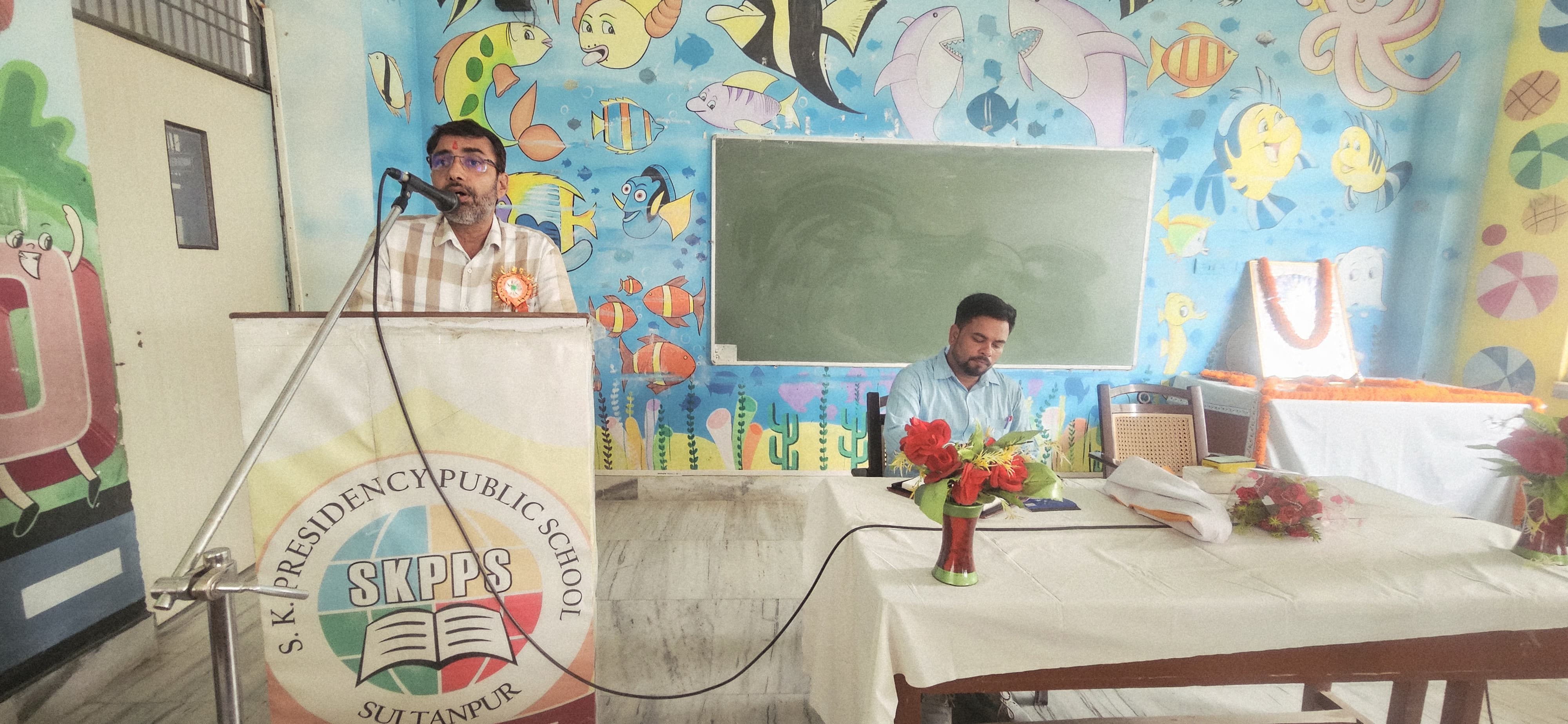 संबोधित करते अतिथि एसपी सिंह संबोधित करते अतिथि एसपी सिंह