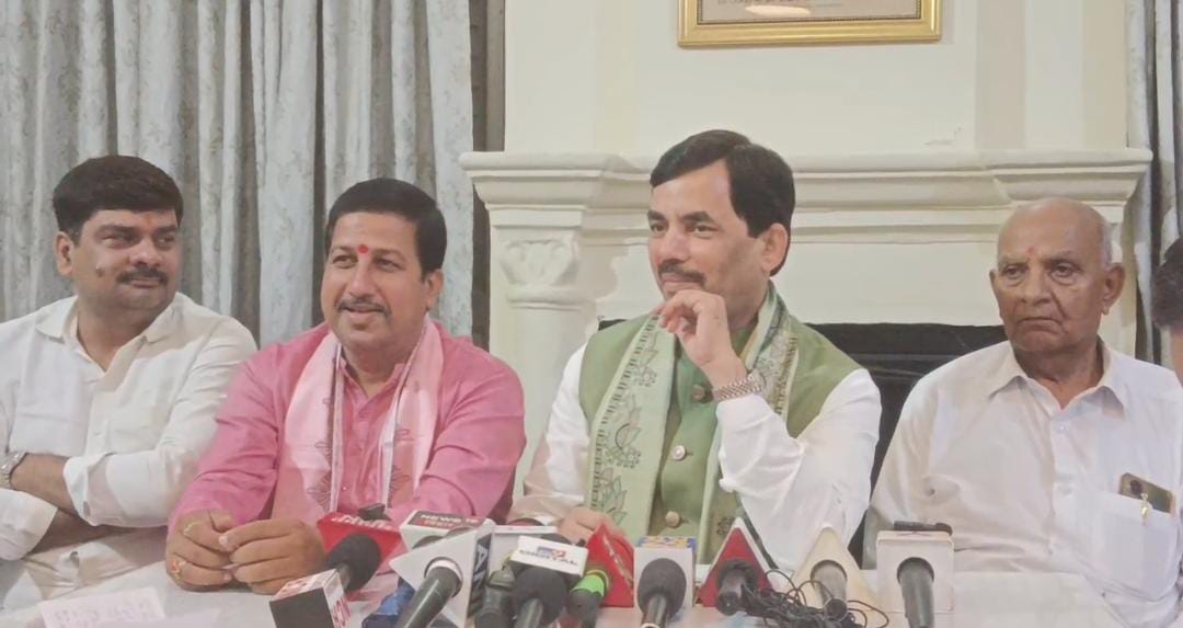 संबोधित करते शहनवाज हुसैन