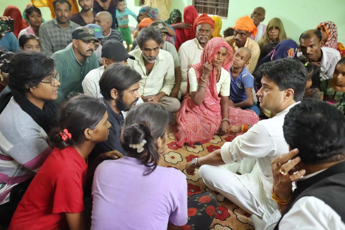 दलगत राजनीति से ऊपर रखें विकास : सिंधिया दलगत राजनीति से ऊपर रखें विकास : सिंधिया