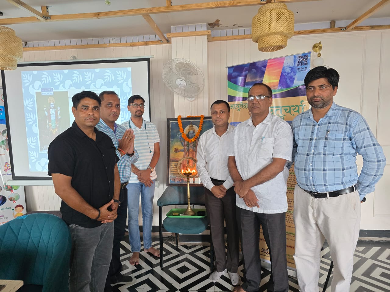 कार्यशाला का उद्घाटन करते हुए कार्यशाला का उद्घाटन करते हुए