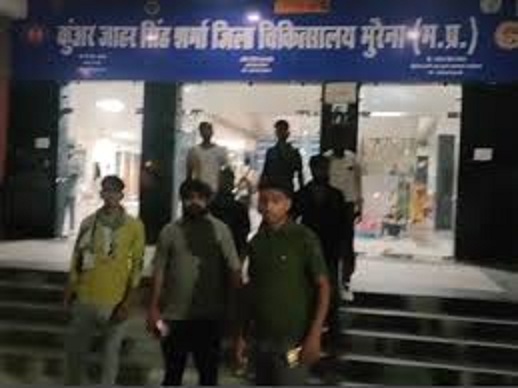 नवजात की मौत के बाद परिजनाें का हंगामा नवजात की मौत के बाद परिजनाें का हंगामा