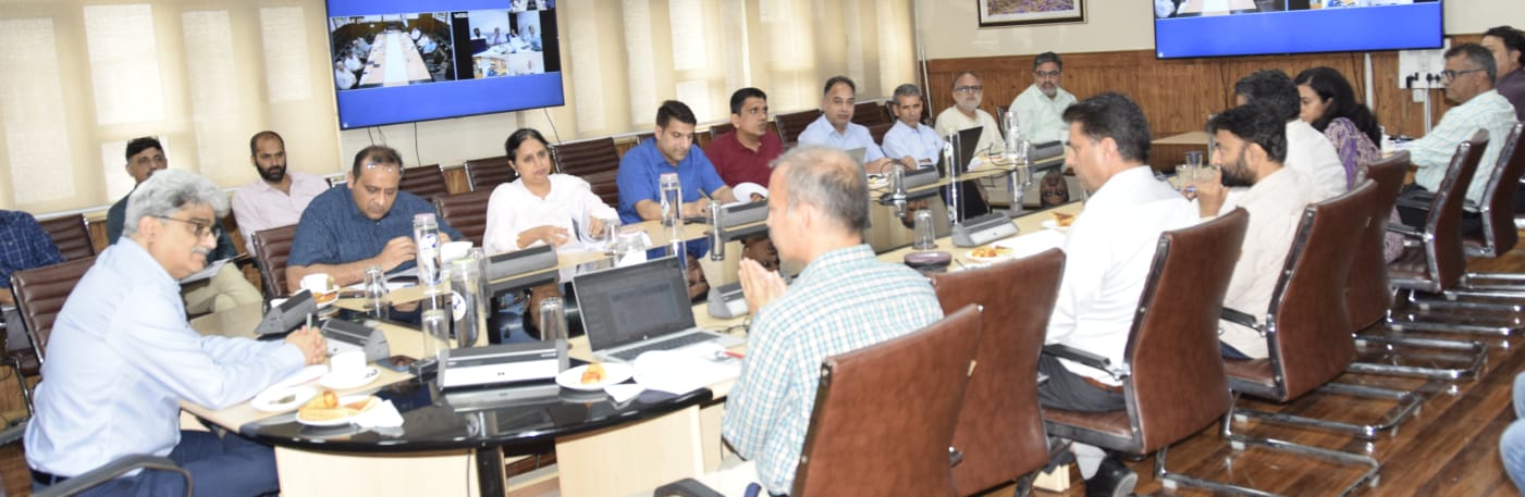 मुख्य सचिव ने जम्मू और कश्मीर में परिवार पहचान पत्र बनाने के मिशन की नींव रखने के लिए एक उच्च स्तरीय बैठक की अध्यक्षता की