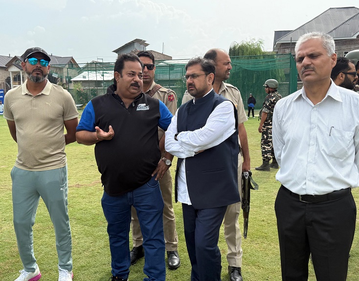 सतीश शर्मा ने श्रीनगर के दून स्कूल में ईवीसीएल लीग ट्रायल का किया उद्घाटन सतीश शर्मा ने श्रीनगर के दून स्कूल में ईवीसीएल लीग ट्रायल का किया उद्घाटन