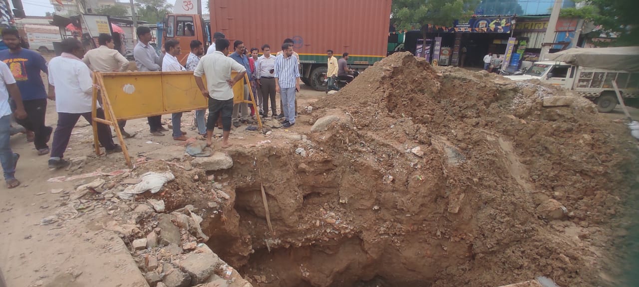 नगर निगम ग्रेटर आयुक्त डॉ गौरव सैनी ने सफाई व्यवस्था सहित बाढ़ नियंत्रण केंद्रो की व्यवस्थाओं का किया निरीक्षण